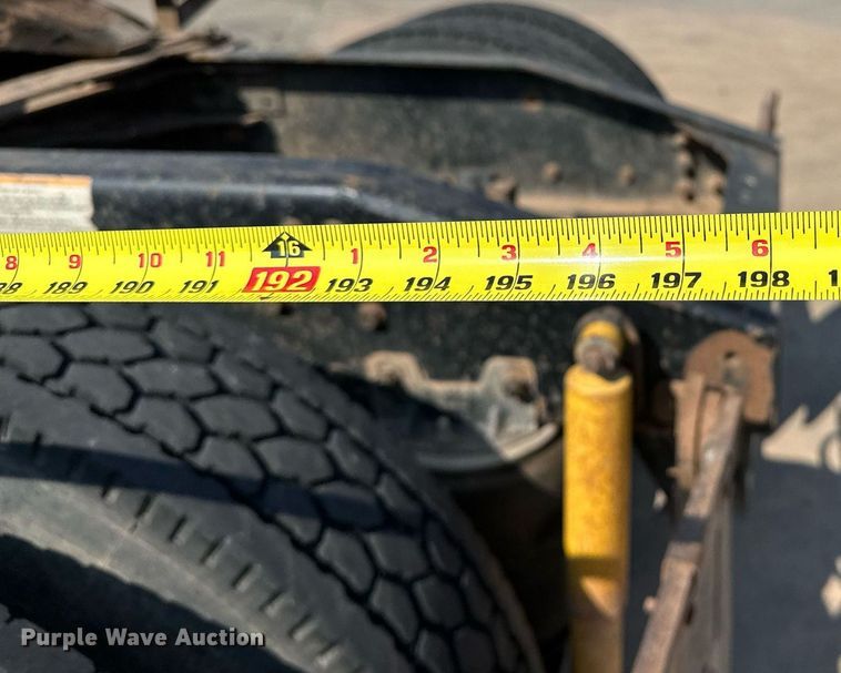 image for item NQ9362 2006 Mack CHN613  semi truck