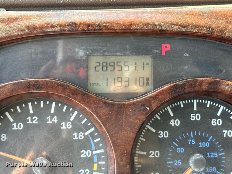 image for item NQ9362 2006 Mack CHN613  semi truck