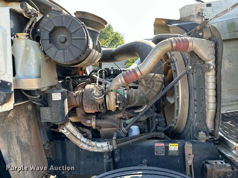 image for item NQ9362 2006 Mack CHN613  semi truck