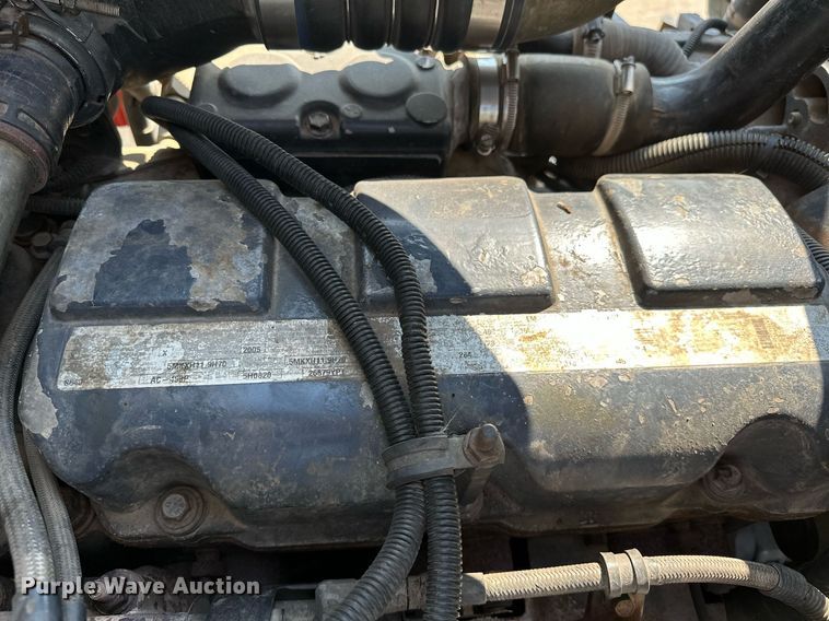 image for item NQ9362 2006 Mack CHN613  semi truck