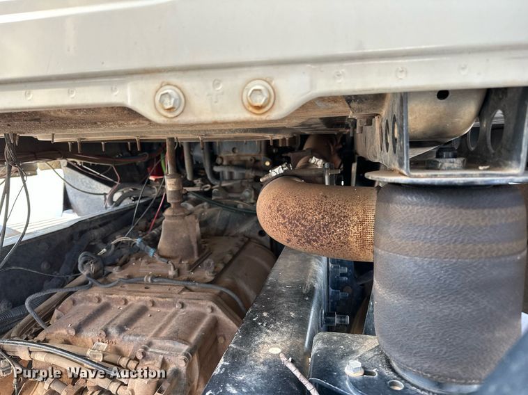 image for item NQ9362 2006 Mack CHN613  semi truck