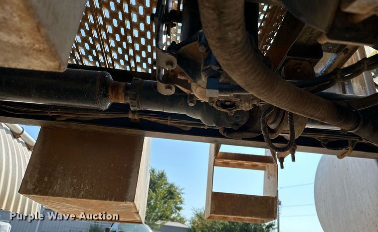 image for item NQ9362 2006 Mack CHN613  semi truck