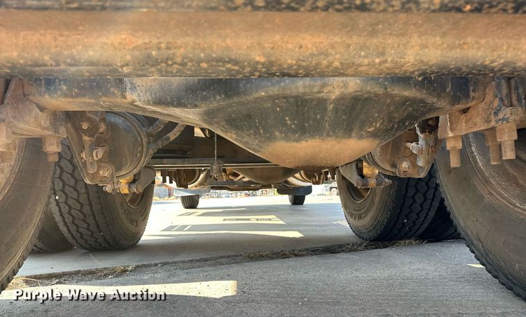 image for item NQ9362 2006 Mack CHN613  semi truck