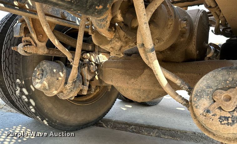 image for item NQ9362 2006 Mack CHN613  semi truck