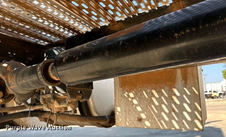 image for item NQ9362 2006 Mack CHN613  semi truck