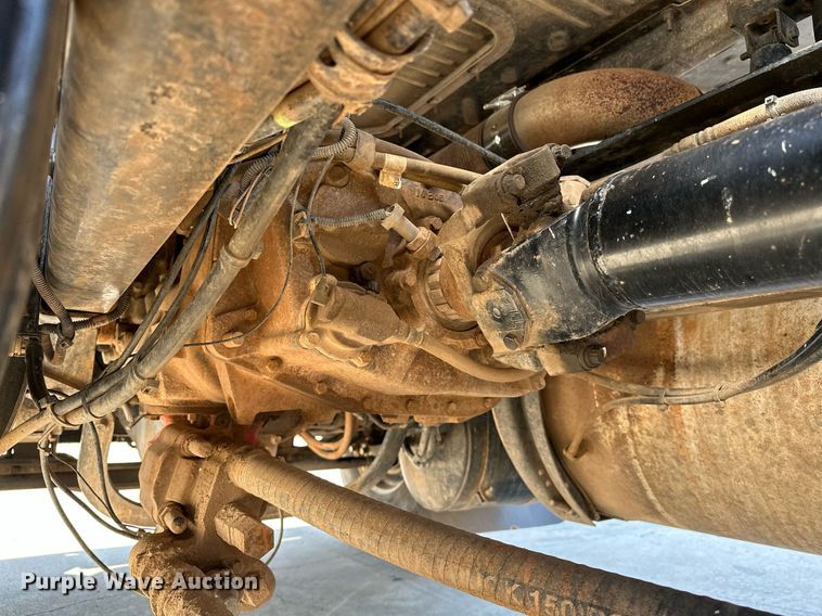 image for item NQ9362 2006 Mack CHN613  semi truck