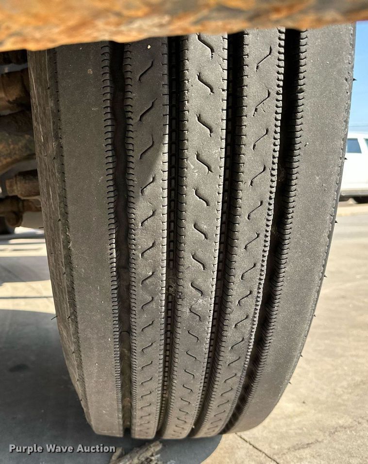 image for item NQ9362 2006 Mack CHN613  semi truck