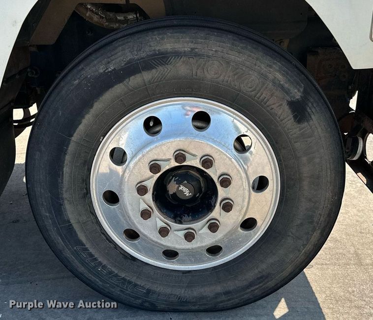 image for item NQ9362 2006 Mack CHN613  semi truck