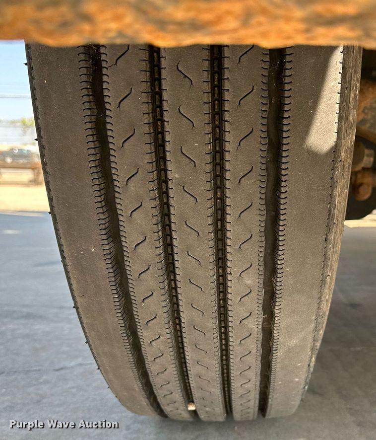 image for item NQ9362 2006 Mack CHN613  semi truck