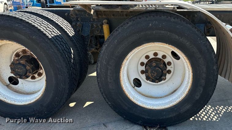 image for item NQ9362 2006 Mack CHN613  semi truck