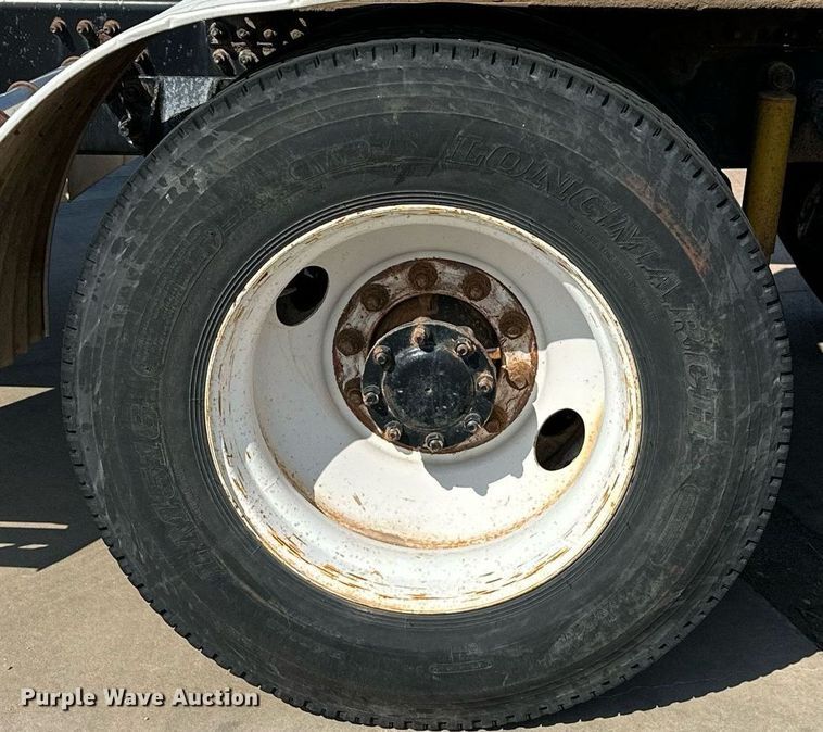 image for item NQ9362 2006 Mack CHN613  semi truck