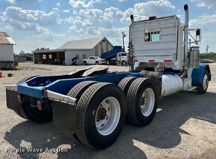 image for item NQ9363 1995 Peterbilt 379  semi truck