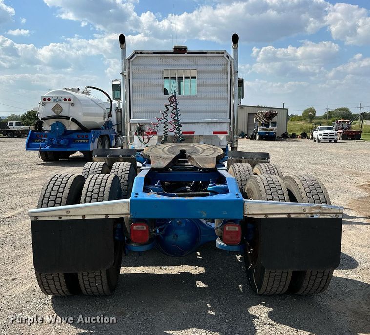 image for item NQ9363 1995 Peterbilt 379  semi truck