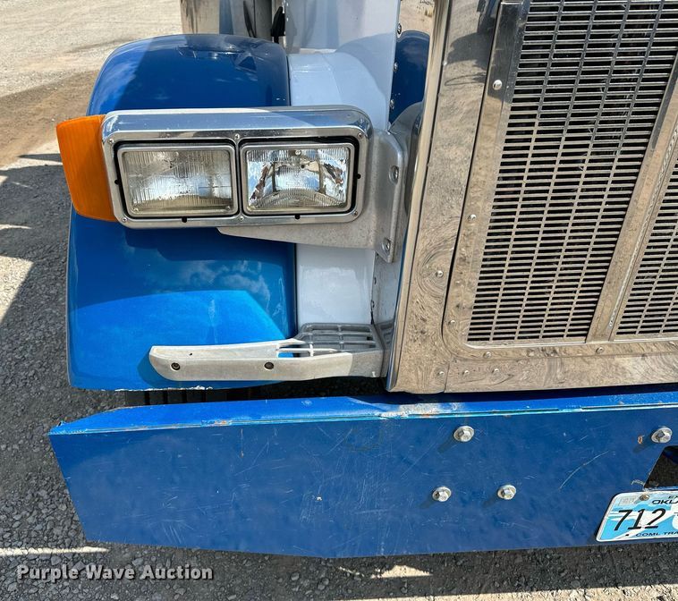 image for item NQ9363 1995 Peterbilt 379  semi truck