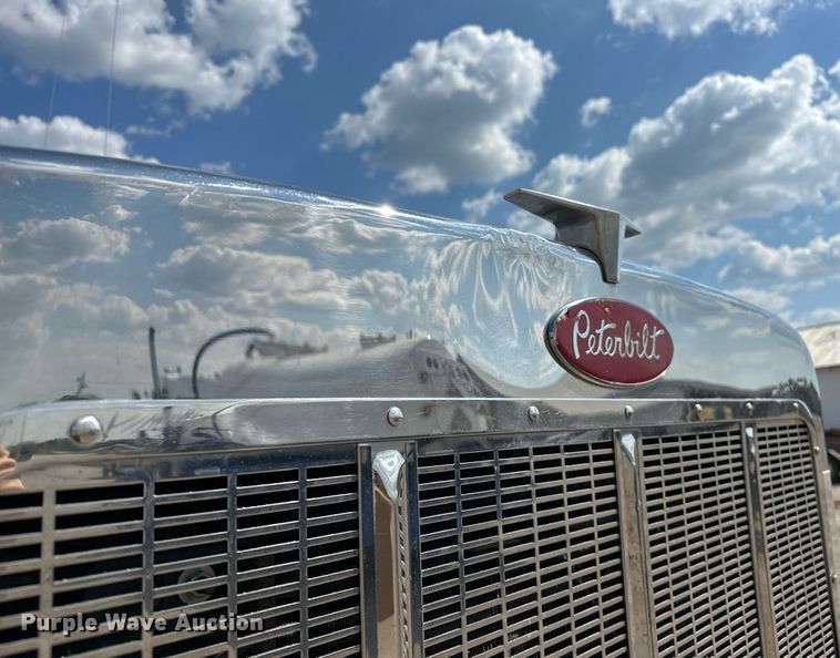 image for item NQ9363 1995 Peterbilt 379  semi truck