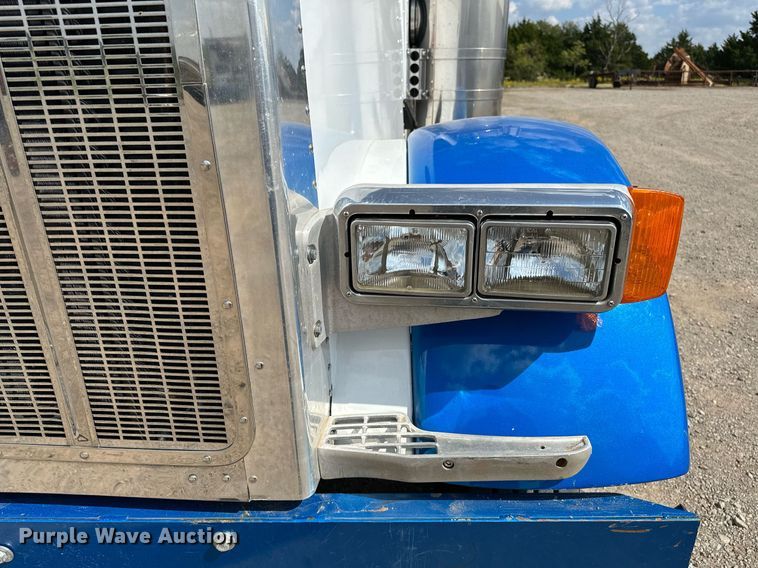 image for item NQ9363 1995 Peterbilt 379  semi truck