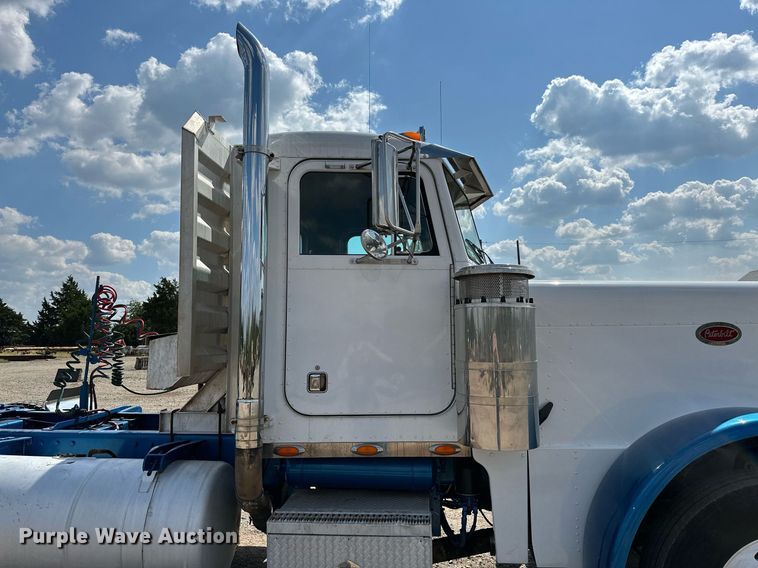 image for item NQ9363 1995 Peterbilt 379  semi truck