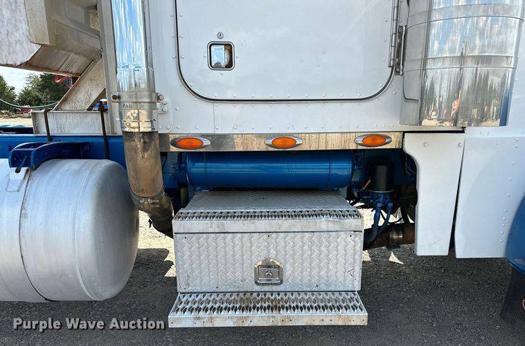 image for item NQ9363 1995 Peterbilt 379  semi truck