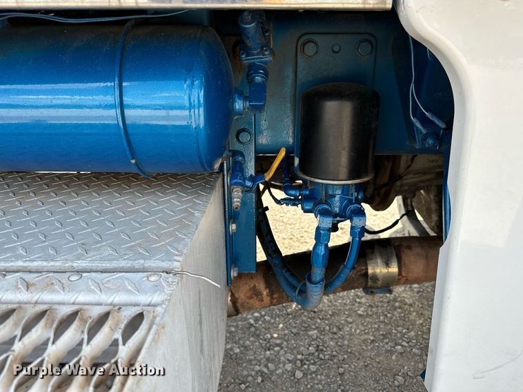 image for item NQ9363 1995 Peterbilt 379  semi truck