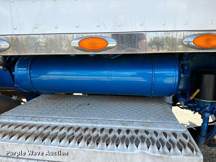 image for item NQ9363 1995 Peterbilt 379  semi truck