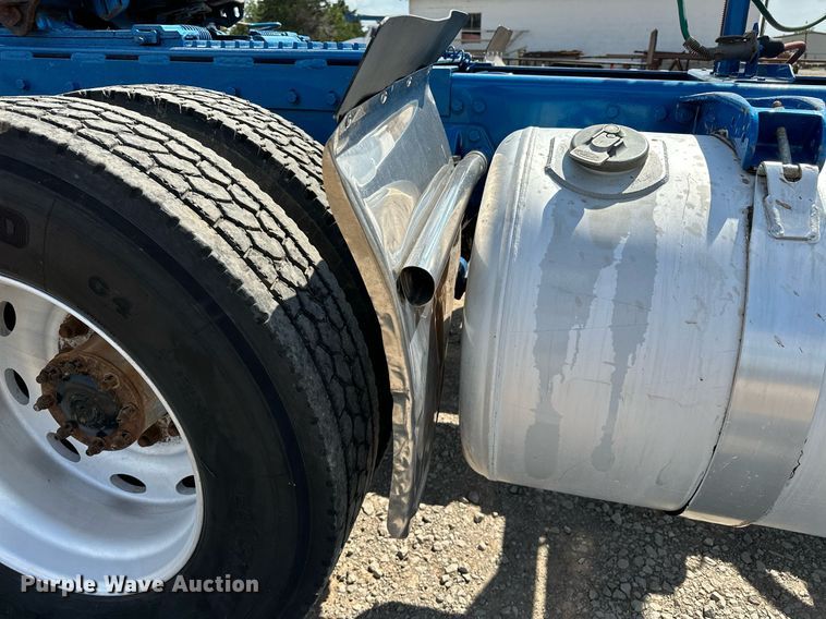 image for item NQ9363 1995 Peterbilt 379  semi truck