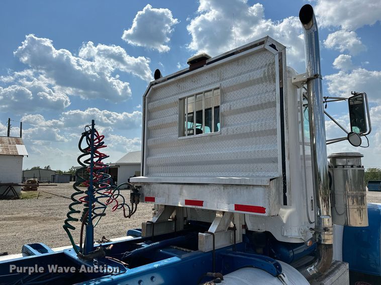 image for item NQ9363 1995 Peterbilt 379  semi truck