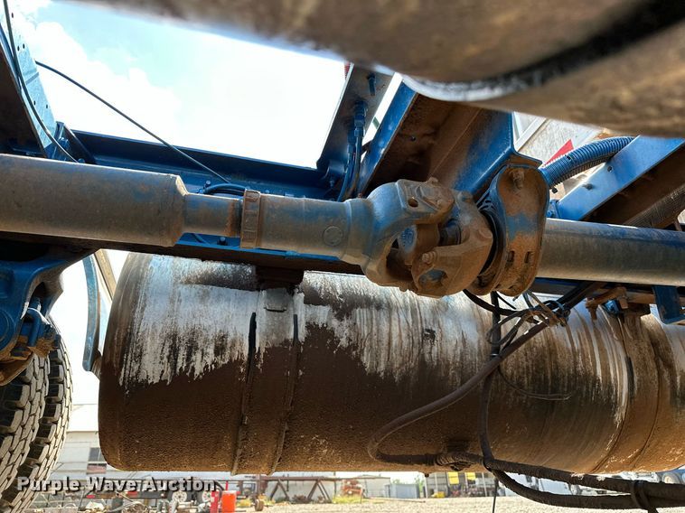 image for item NQ9363 1995 Peterbilt 379  semi truck