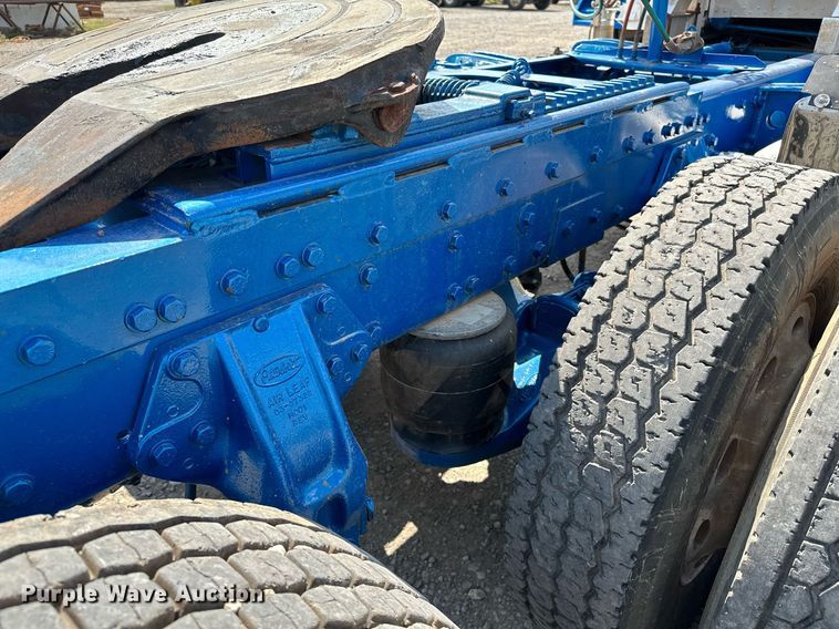 image for item NQ9363 1995 Peterbilt 379  semi truck