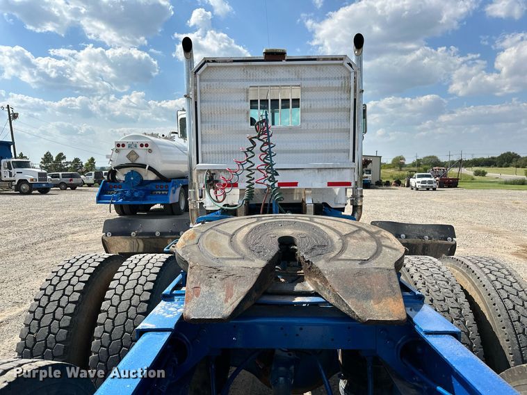 image for item NQ9363 1995 Peterbilt 379  semi truck