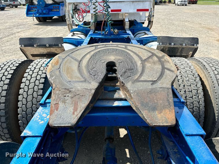 image for item NQ9363 1995 Peterbilt 379  semi truck