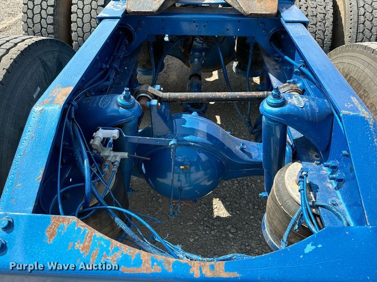 image for item NQ9363 1995 Peterbilt 379  semi truck