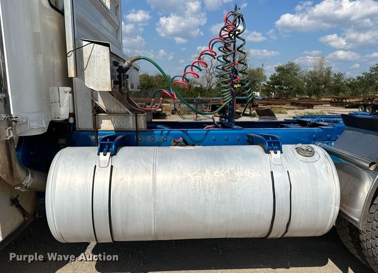 image for item NQ9363 1995 Peterbilt 379  semi truck