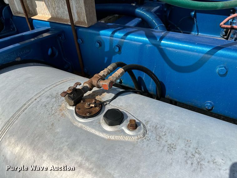 image for item NQ9363 1995 Peterbilt 379  semi truck