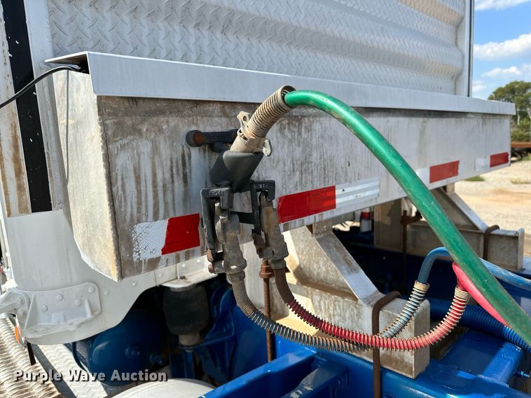 image for item NQ9363 1995 Peterbilt 379  semi truck