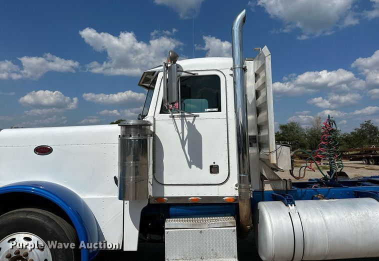 image for item NQ9363 1995 Peterbilt 379  semi truck