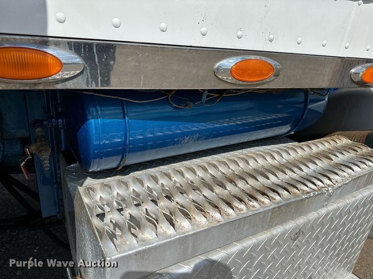 image for item NQ9363 1995 Peterbilt 379  semi truck