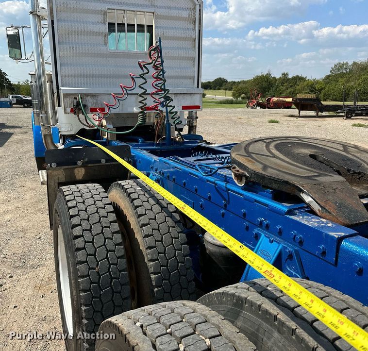 image for item NQ9363 1995 Peterbilt 379  semi truck