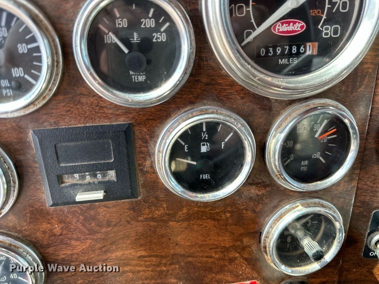 image for item NQ9363 1995 Peterbilt 379  semi truck