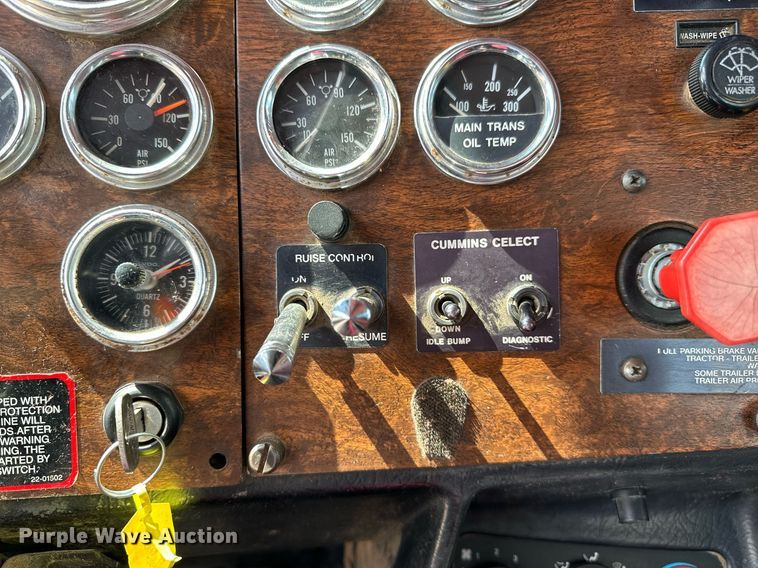 image for item NQ9363 1995 Peterbilt 379  semi truck