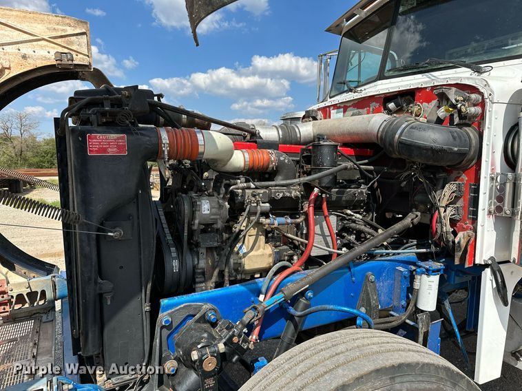 image for item NQ9363 1995 Peterbilt 379  semi truck