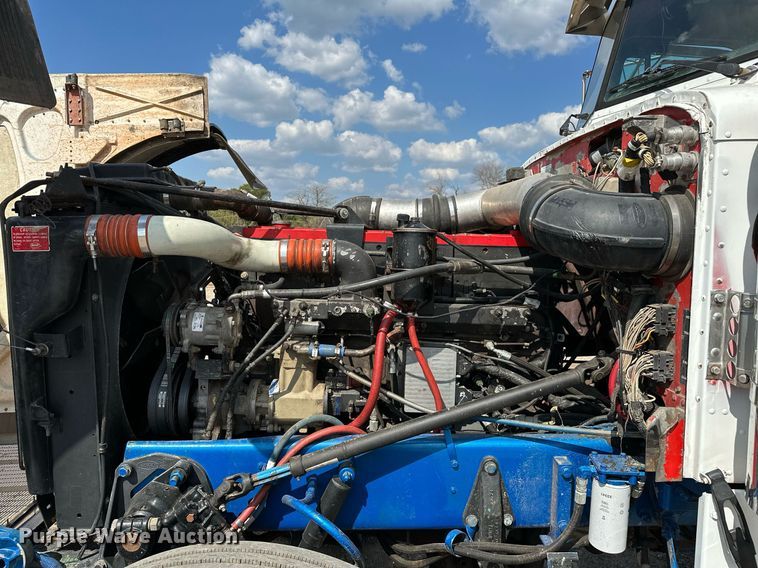 image for item NQ9363 1995 Peterbilt 379  semi truck