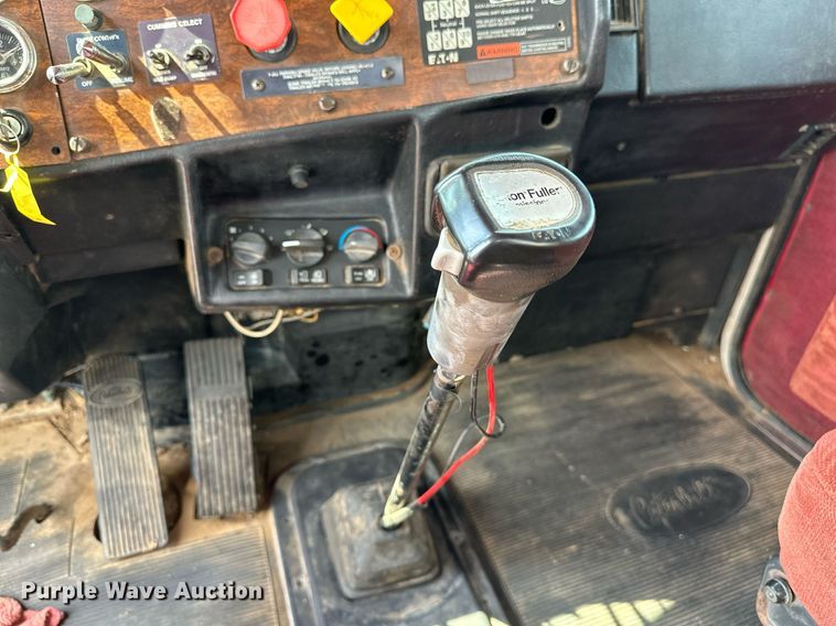 image for item NQ9363 1995 Peterbilt 379  semi truck