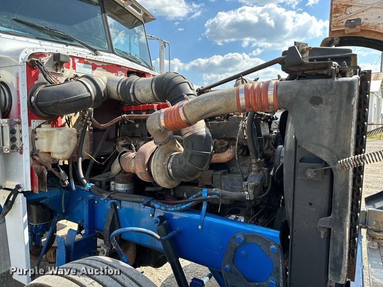 image for item NQ9363 1995 Peterbilt 379  semi truck