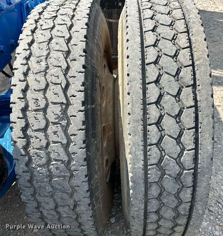 image for item NQ9363 1995 Peterbilt 379  semi truck