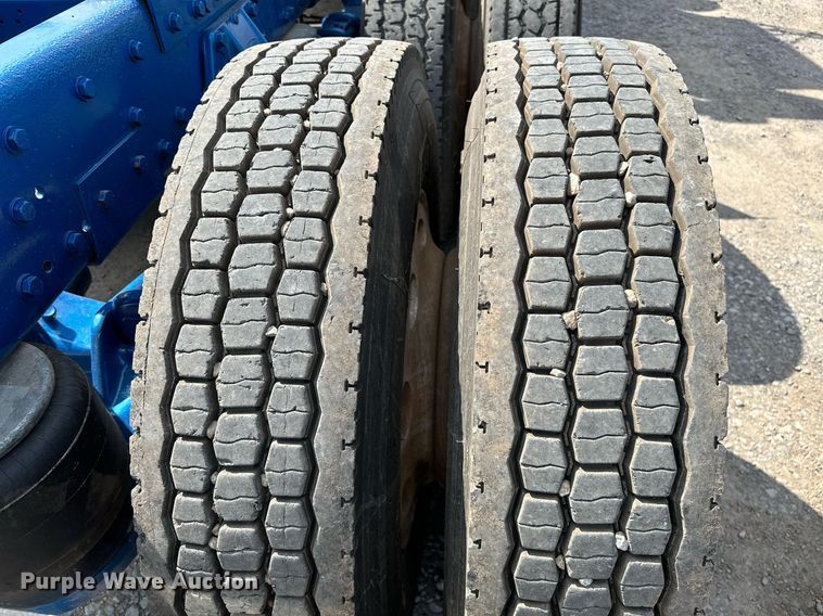 image for item NQ9363 1995 Peterbilt 379  semi truck