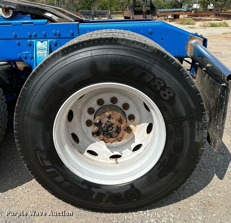 image for item NQ9363 1995 Peterbilt 379  semi truck