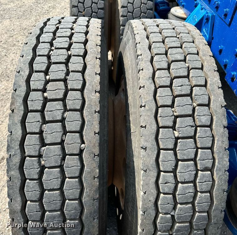 image for item NQ9363 1995 Peterbilt 379  semi truck