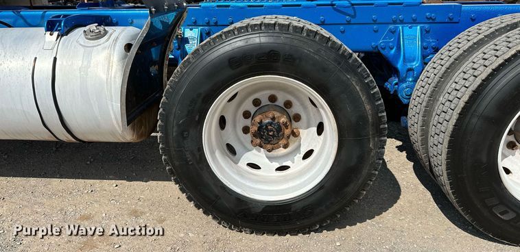 image for item NQ9363 1995 Peterbilt 379  semi truck