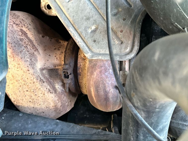 image for item NQ9852 2002 Volvo VHD  semi truck