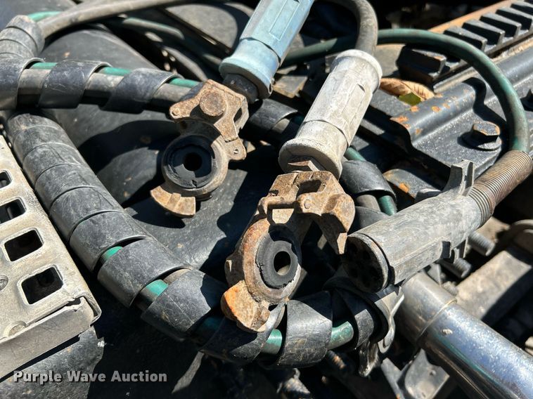 image for item NQ9852 2002 Volvo VHD  semi truck